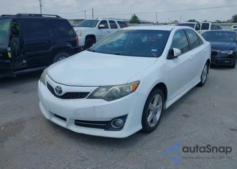 2014 Toyota Camry Se z USA, uszkodzony, nr VIN 4T1BF1FK3EU418053